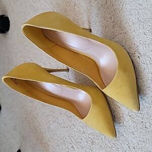 Aldo Sunny Yellow Pointed Stilettos